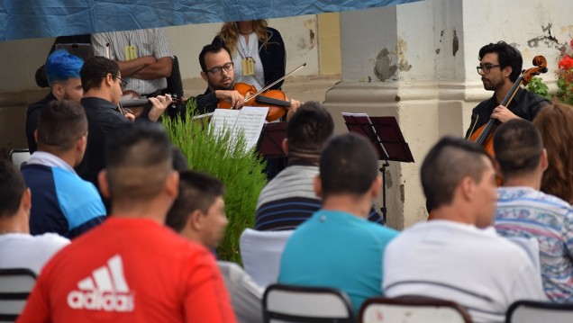 imagen Cuarteto de cuerdas de la UNCuyo en el inicio de clases en la cárcel