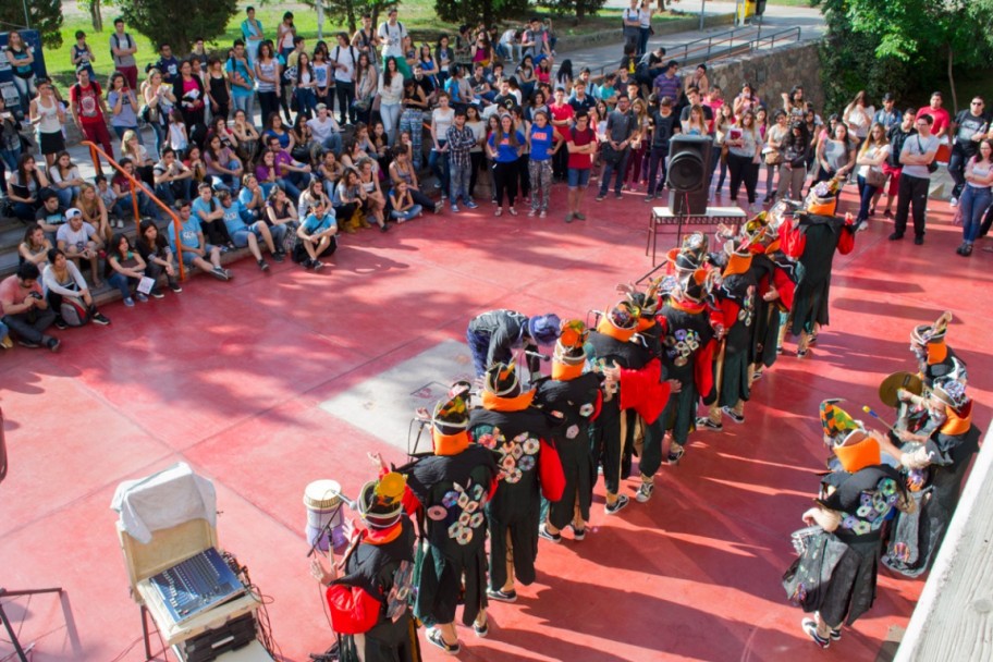 imagen Una intervención musical sorprendió a los ingresantes de Ciencias Políticas 