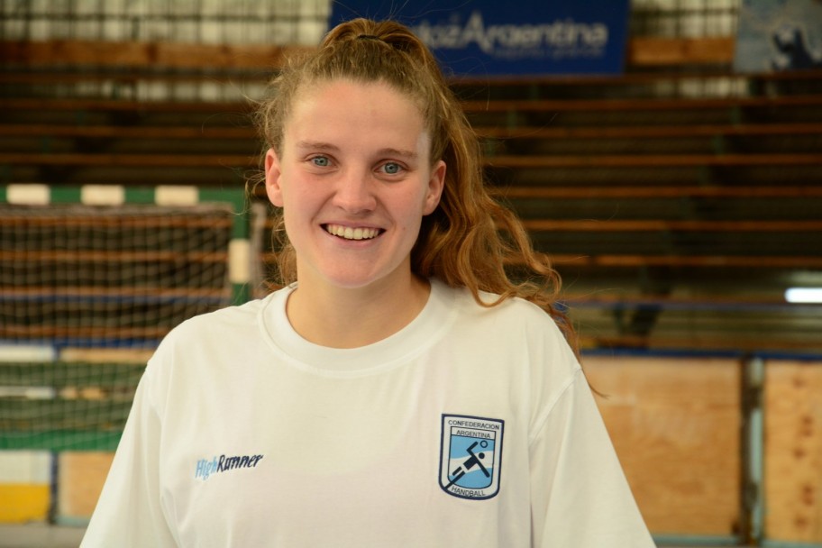 imagen Chicos de la UNCuyo jugaron balonmano con el seleccionado Nacional