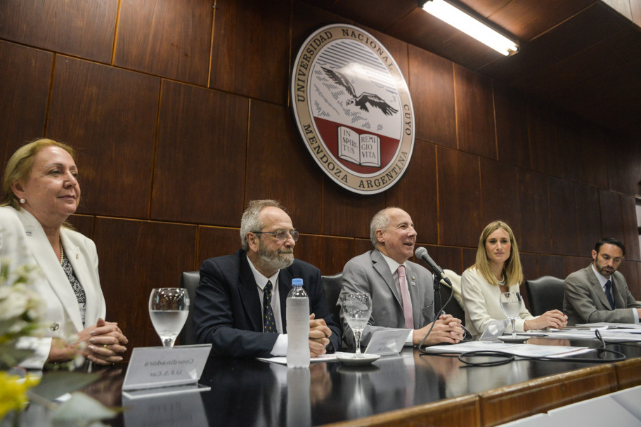 imagen Distinguieron casi 150 investigaciones de jóvenes latinoamericanos