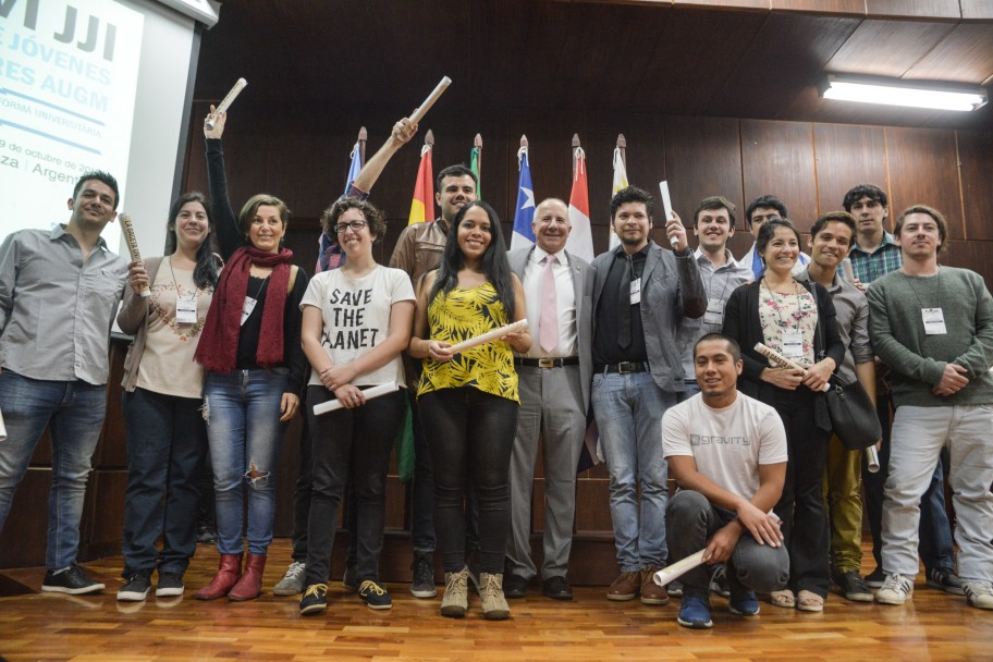 imagen Distinguieron casi 150 investigaciones de jóvenes latinoamericanos