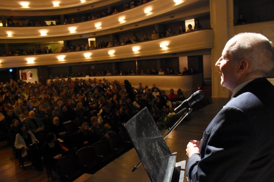 imagen Los primeros 70 años del Magisterio se festejaron con un show coral