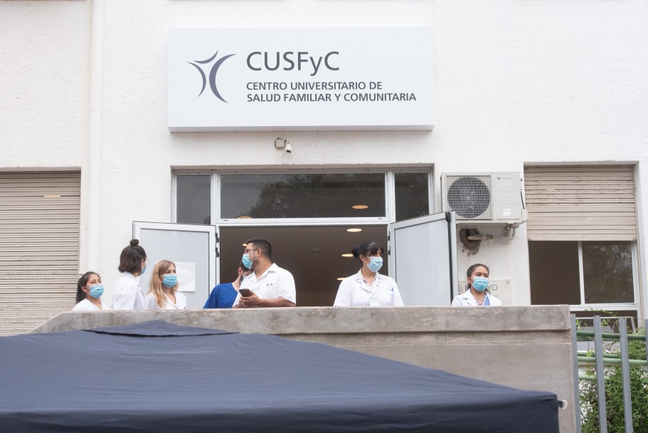 imagen Pizzi inauguró el Vacunatorio Central de la UNCUYO