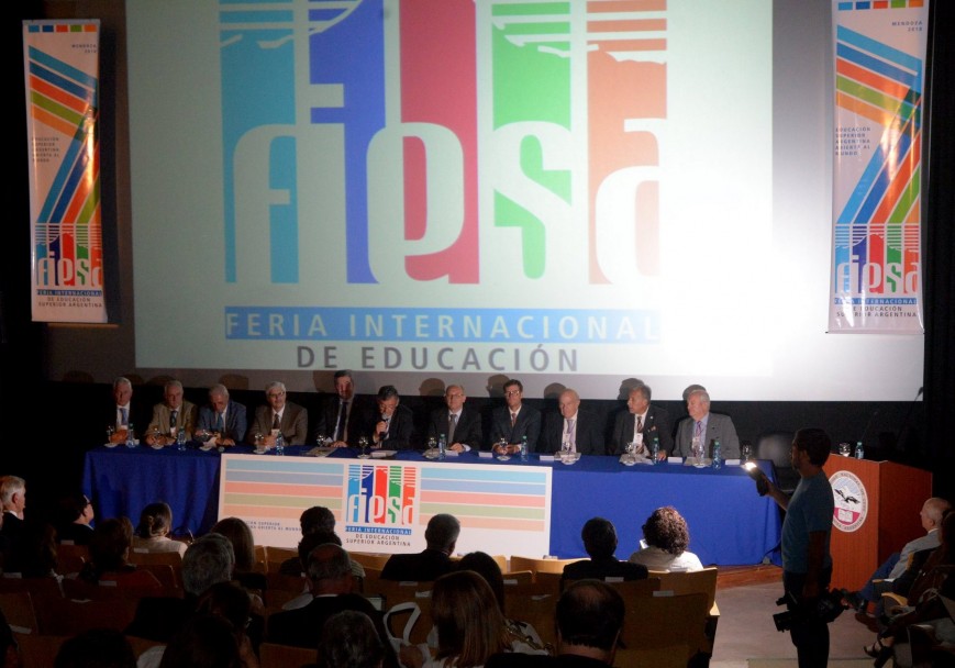 imagen Buscan internacionalizar las universidades de Mendoza y el País