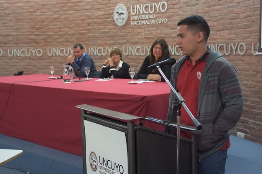 imagen Estudiantes costarricenses de intercambio visitan la UNCuyo