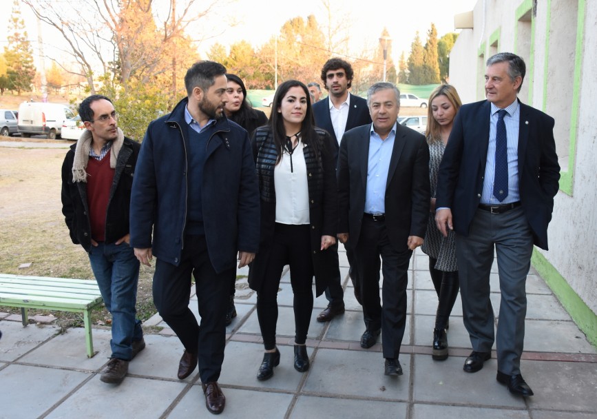 imagen Instalaron innovador puesto de carga de Red Bus en el Comedor Universitario