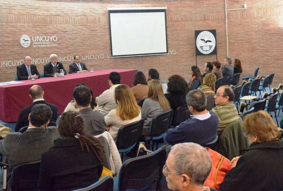 imagen Distinguieron a miembros de Juntas Electorales de las facultades