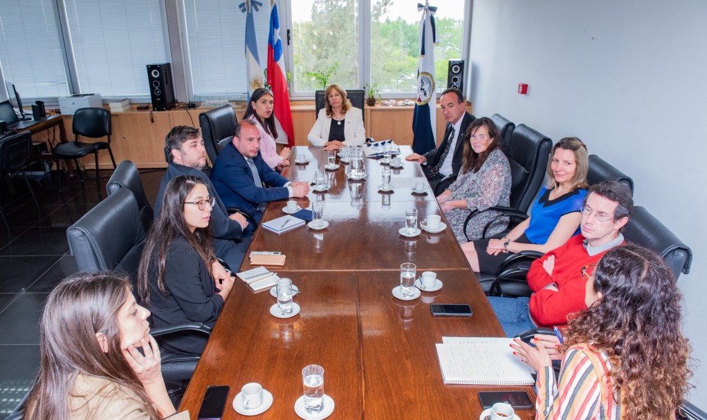imagen La rectora de la UNCUYO se reunió con la embajadora de Chile