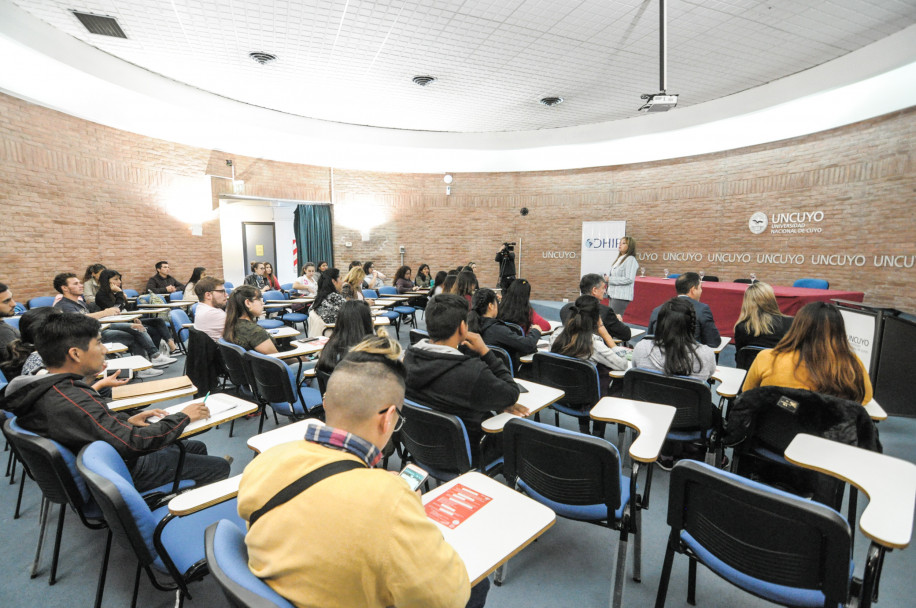 imagen Alumnos becados podrán estudiar en universidades latinoamericanas