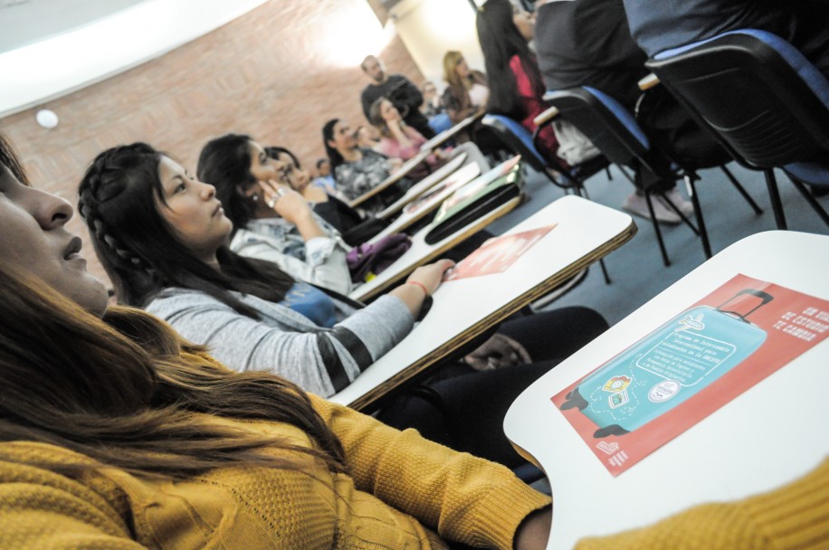 imagen Alumnos becados podrán estudiar en universidades latinoamericanas