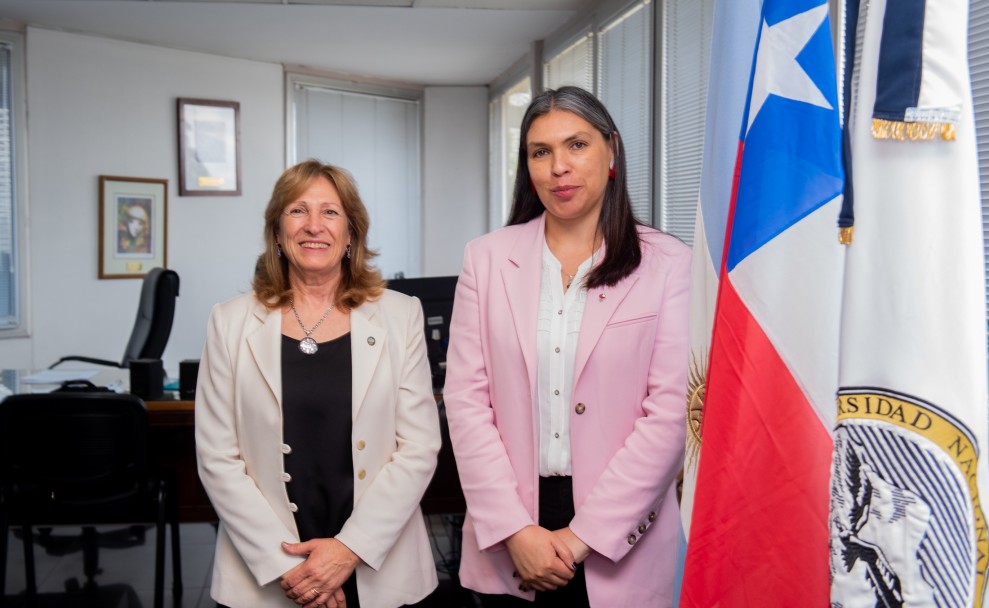 imagen La rectora de la UNCUYO se reunió con la embajadora de Chile