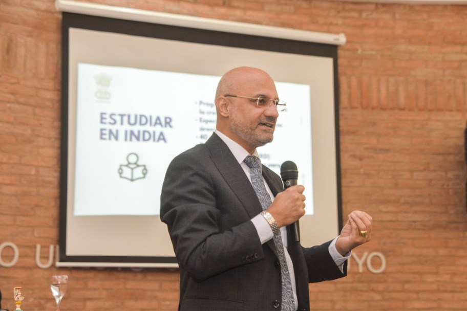 imagen Se inauguró el "Rincón de la India" y se estrechan relaciones con Oriente