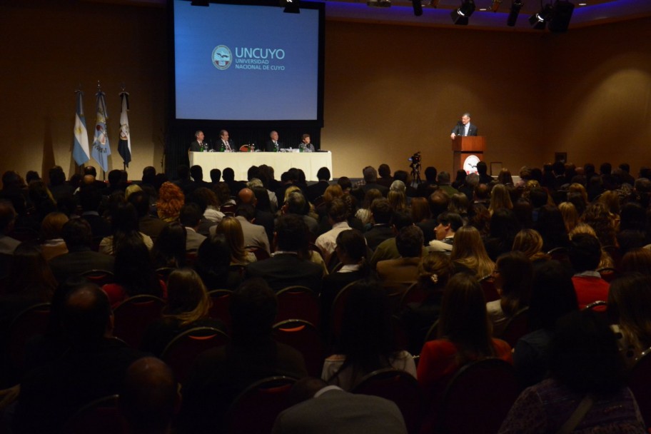 imagen Lorenzetti y Kemelmajer, Honoris Causa de la UNCuyo