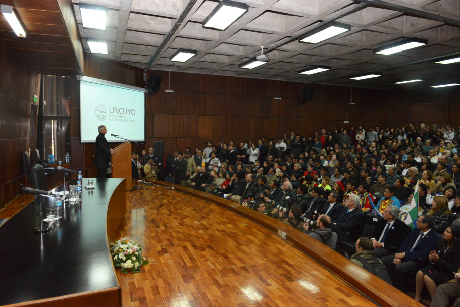 imagen Vicepresidente de Bolivia es Doctor Honoris Causa de la UNCuyo 