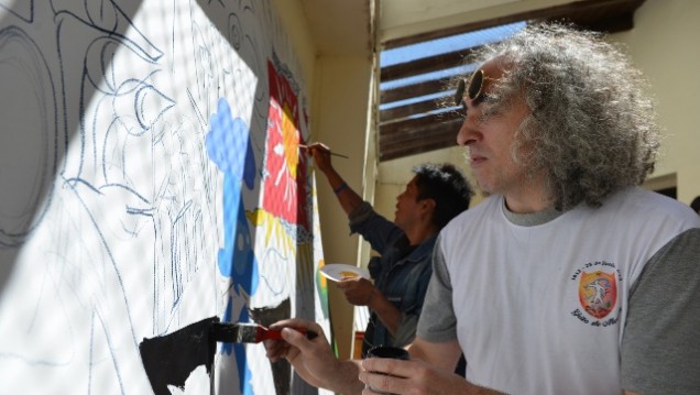 imagen REP pinta un mural en las aulas de la UNCuyo en el penal de Bolougne Sur Mer