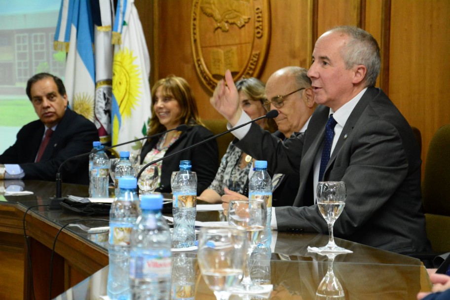 imagen Carlos Livellara, primer Profesor Emérito en Derecho