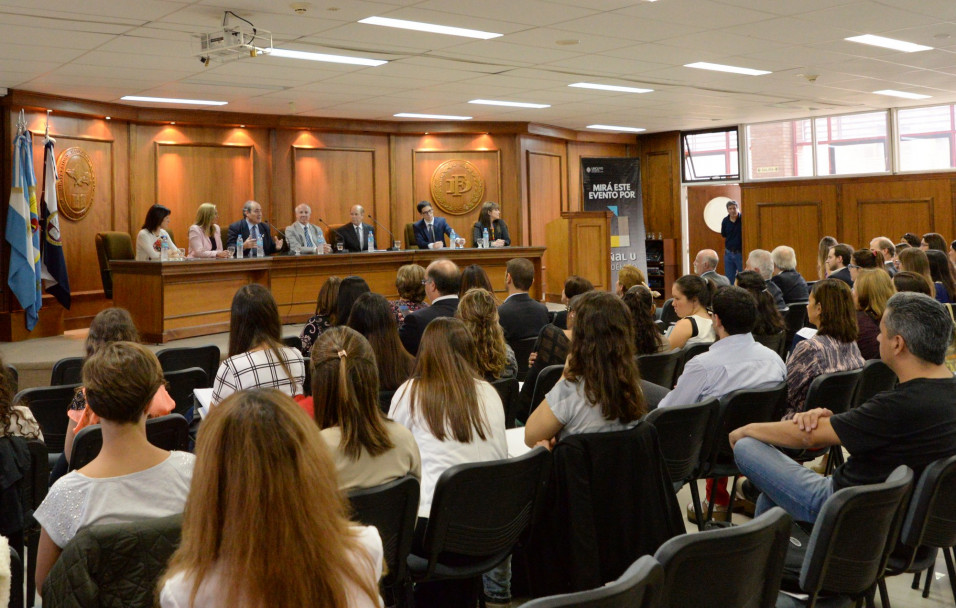 imagen La Constitución de Mendoza en debate