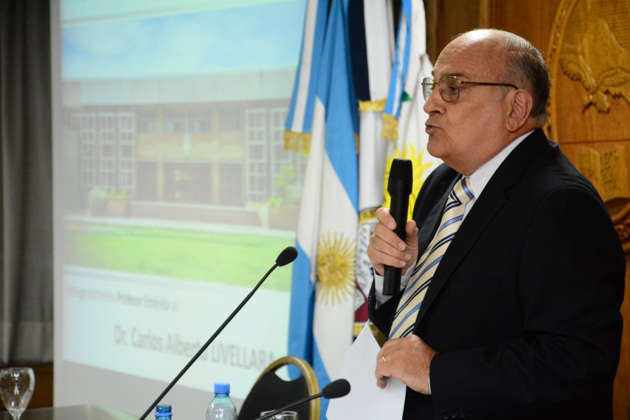 imagen Carlos Livellara, primer Profesor Emérito en Derecho