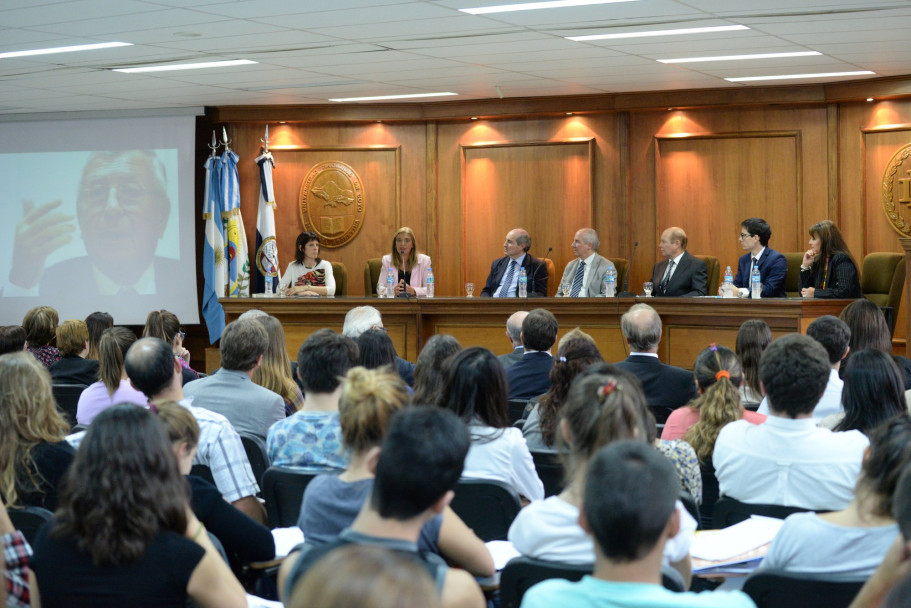 imagen La Constitución de Mendoza en debate