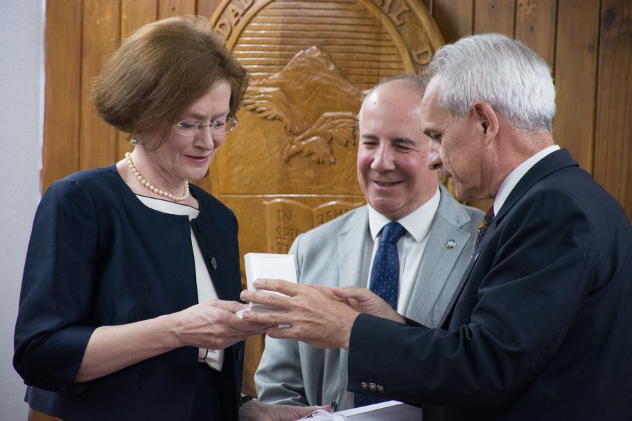 imagen Académica de Oxford recibió Doctor Honoris Causa