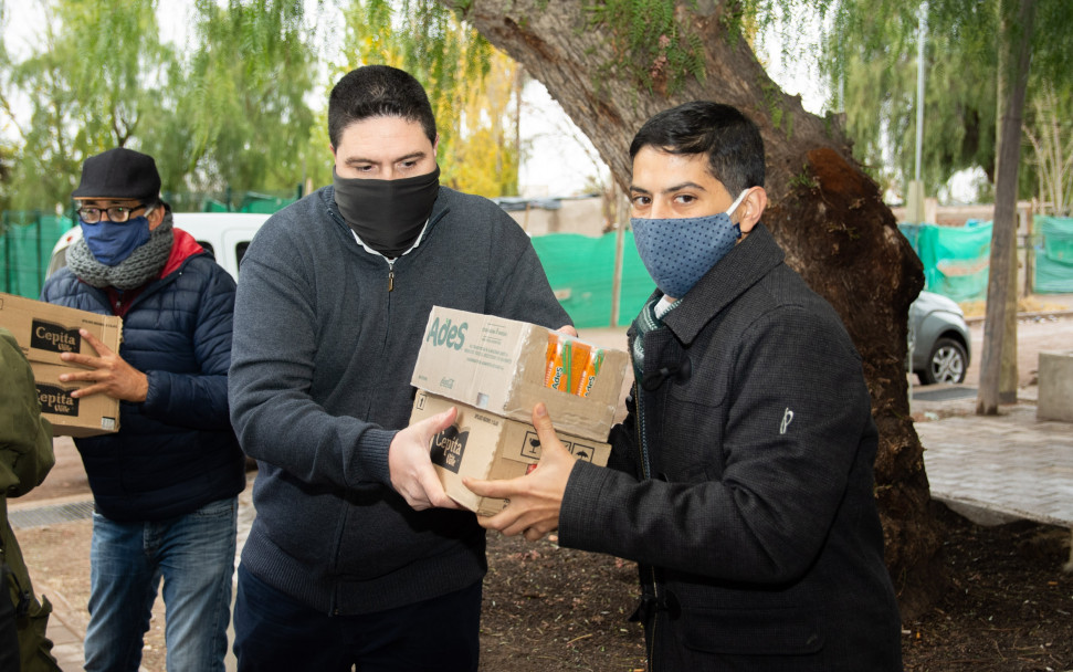 imagen La Universidad donó alimentos a barrios del Oeste de la Ciudad