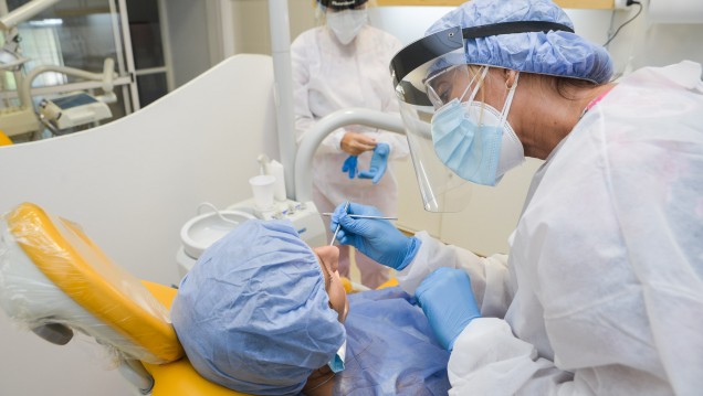 imagen Atención móvil, visita educativa y charlas en la Semana de la Odontología