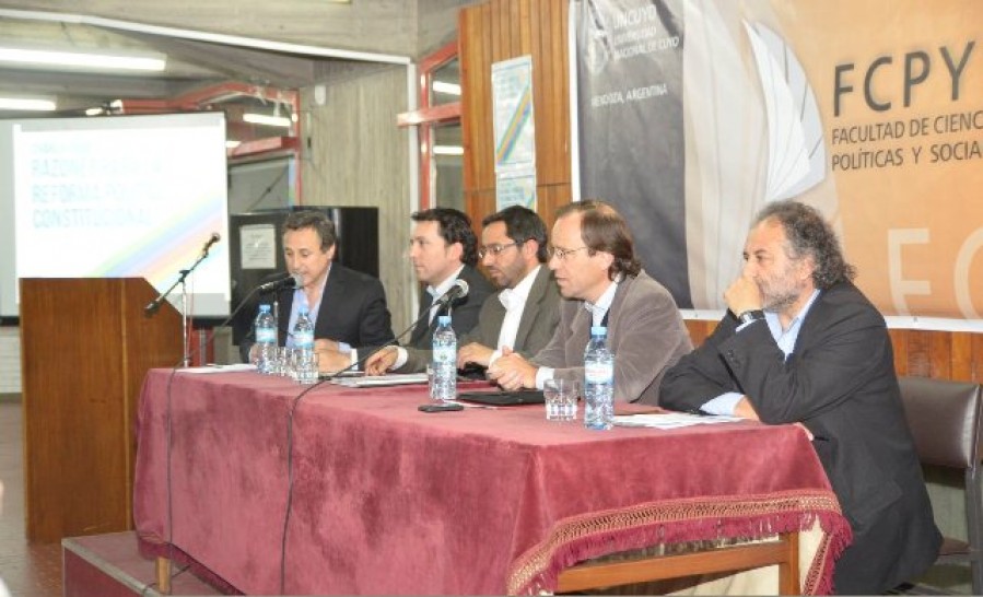 imagen Referentes políticos debatieron en la UNCuyo sobre la Reforma de la Constitución