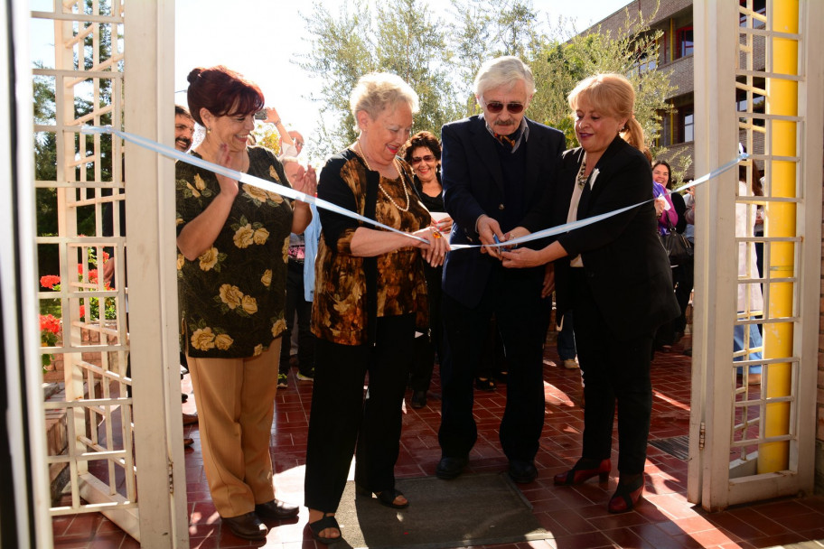 imagen Odontología inauguró un espacio de arte que revaloriza su historia