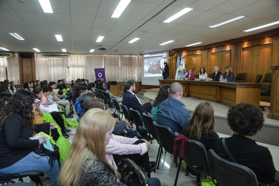 imagen Estudiantes con discapacidad se reúnen para discutir sus derechos