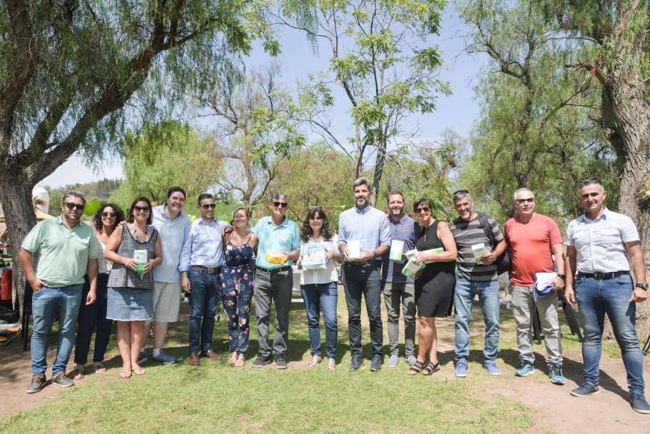 imagen Natatlón Solidario: 150 mil metros que acercaron la UNCUYO a la sociedad