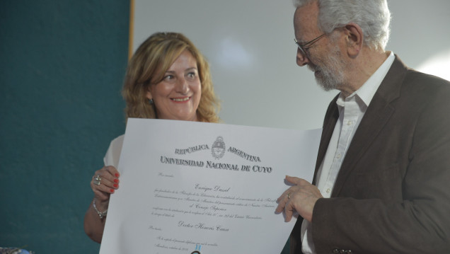 imagen Honoris Causa para Enrique Dussel precursor de la Filosofía de la Liberación