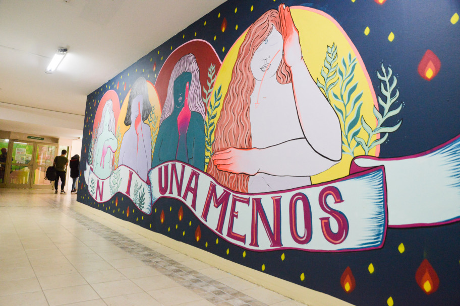 imagen Mural en la UNCUYO reivindica la lucha por "Ni una menos"