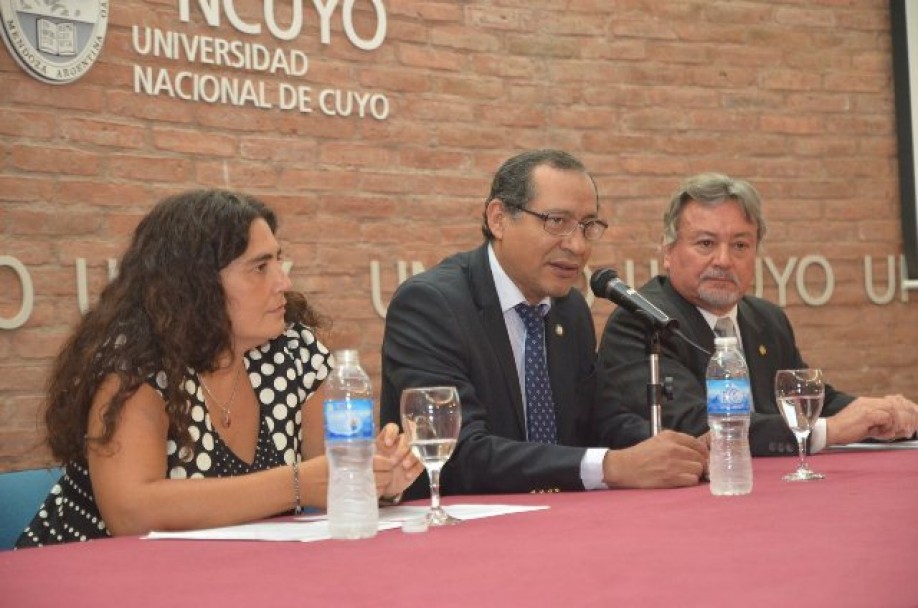 imagen Entregaron 107 becas de estudio de posgrado y posdoctoral a personal de la UNCuyo