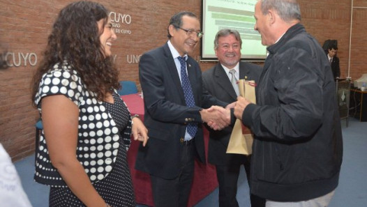 imagen Entregaron 107 becas de estudio de posgrado y posdoctoral a personal de la UNCuyo