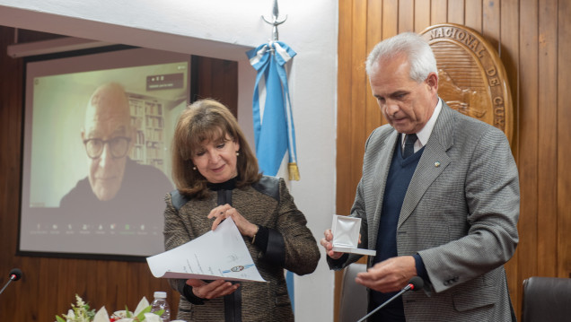 imagen Filósofo francés se convirtió en el nuevo Doctor Honoris Causa