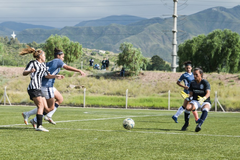 imagen Fútbol femenino: por primera vez la UNCUYO competirá en la Liga Mendocina