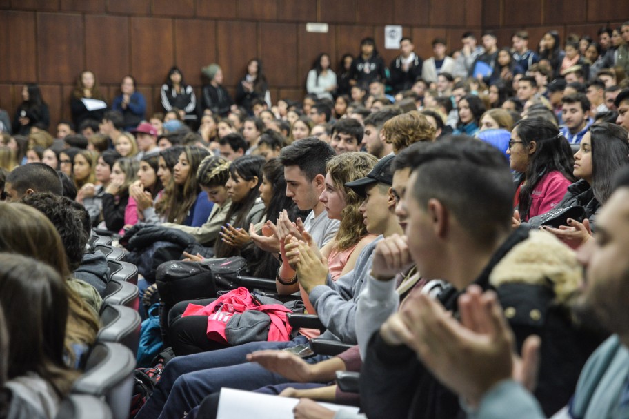 imagen Más de seiscientos estudiantes sumarán la actividad física como materia 