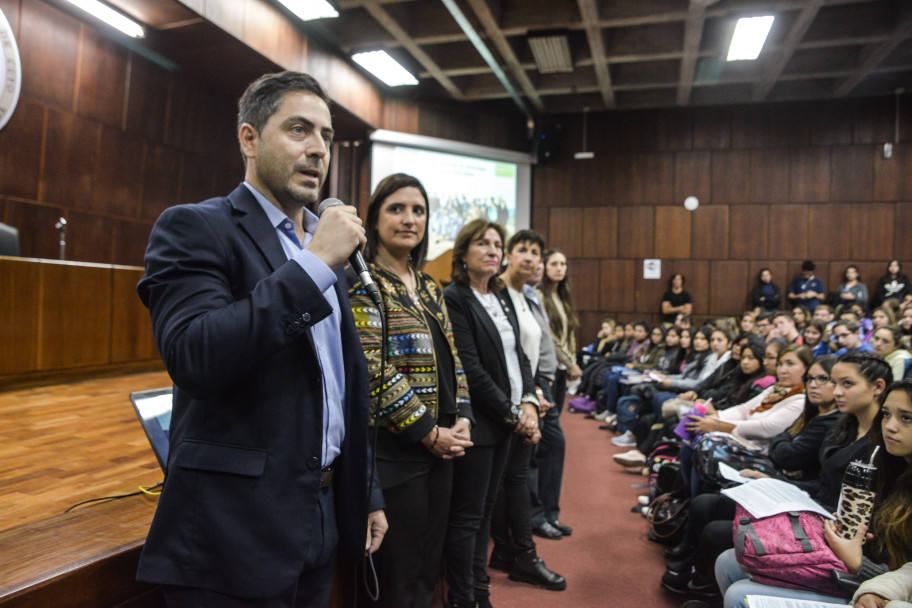 imagen Más de seiscientos estudiantes sumarán la actividad física como materia 