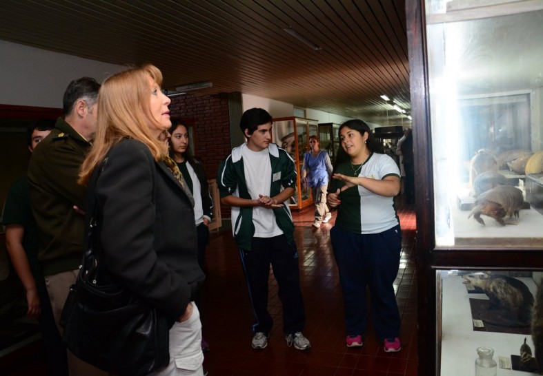 imagen Estudiantes guías del Liceo comparten su experiencia en una Feria de Ciencias