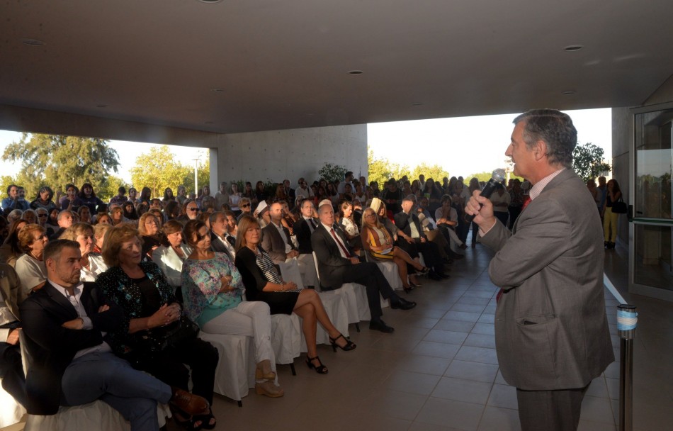 imagen "La sociedad no puede cambiar sin la escuela"