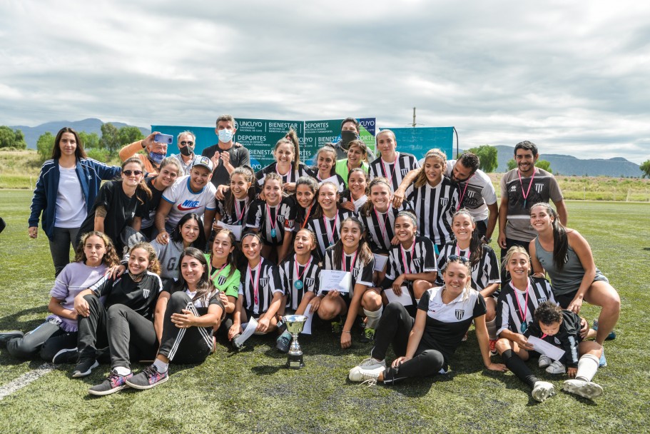 imagen Fútbol femenino: por primera vez la UNCUYO competirá en la Liga Mendocina