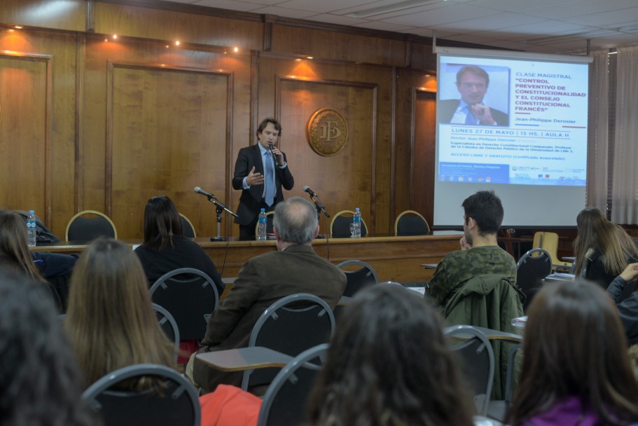 imagen Especialista francés en derecho constitucional disertó en la UNCUYO