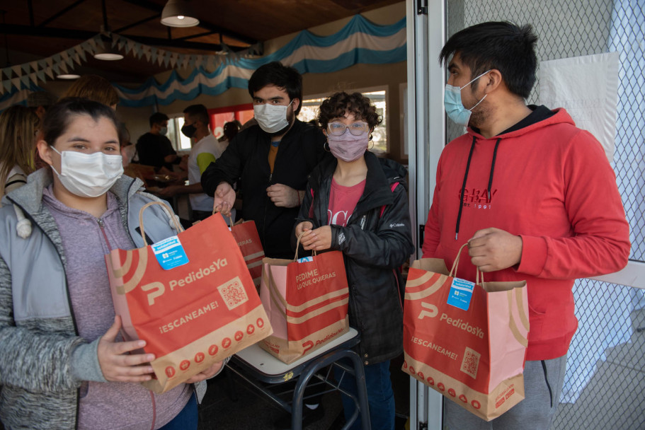 imagen La UNCUYO participó en el Locro Solidario del Día de la Independencia