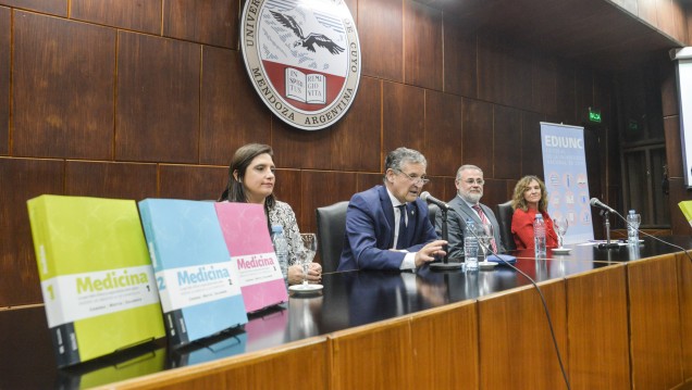 imagen Libro de Ediunc reúne lo que todo médico clínico y especialista debe saber