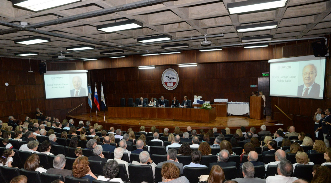 imagen Andrés Bajuk recibió un doctorado honoris Causa póstumo de la UNCuyo