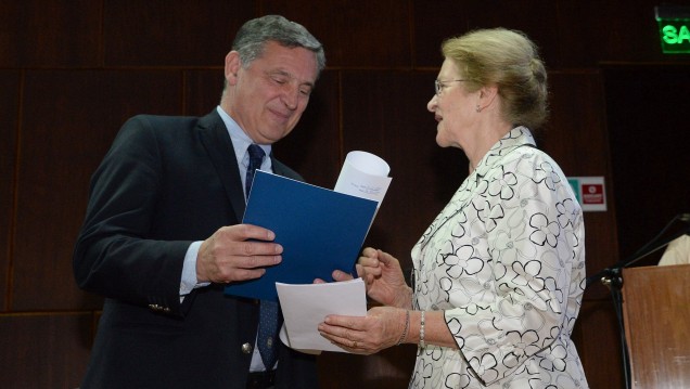 imagen Andrés Bajuk recibió un doctorado honoris Causa póstumo de la UNCuyo