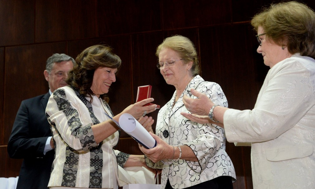 imagen Andrés Bajuk recibió un doctorado honoris Causa póstumo de la UNCuyo