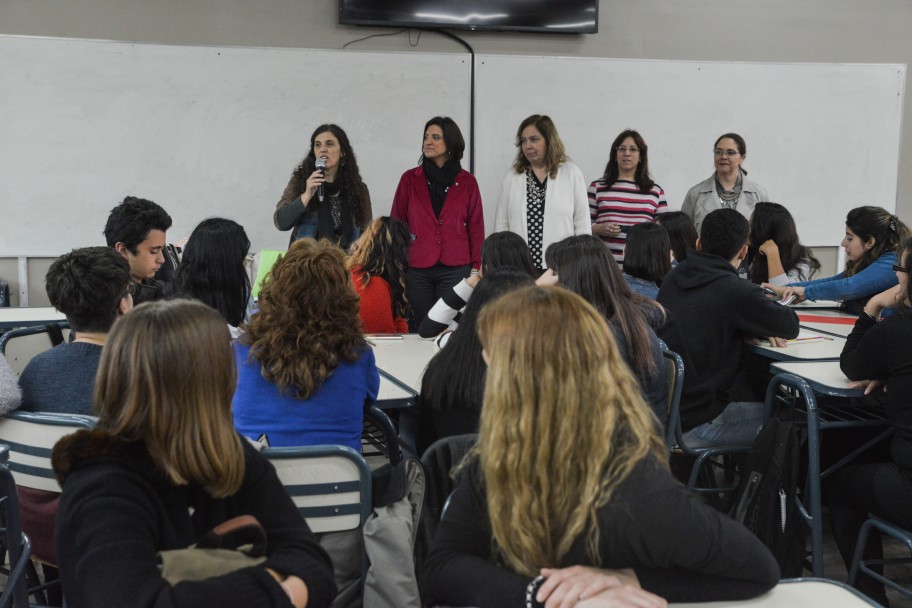 imagen Más de cinco mil jóvenes que quieren estudiar en la UNCuyo iniciaron su confrontación vocacional 