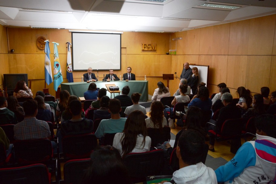 imagen Estudiantes se acercaron al mundo de la ciencia