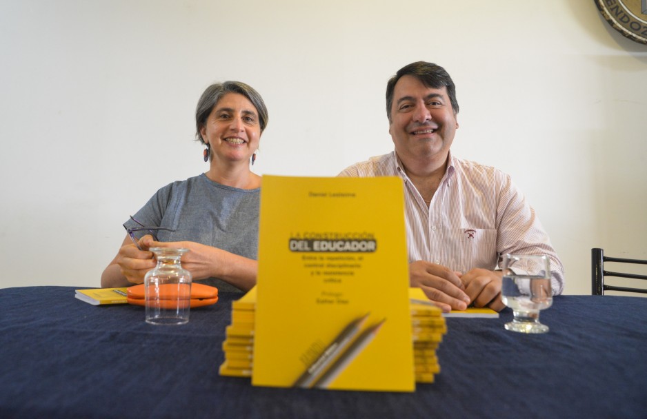 imagen Libro de reconocido filósofo busca contribuir con la formación docente